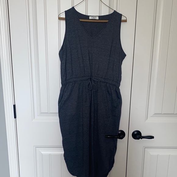 Gray Sleeveless Dress - Picture 1 of 4